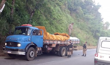 PMRv recupera em Divinésia caminhão roubado e carga de café