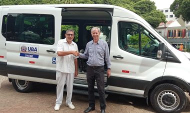 Ubá: Saúde recebe nova van para transporte de pacientes
