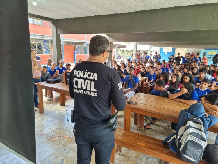 PCMG realiza encontro com estudantes sobre notícias falsas, buylling, atentados a colégios e drogas ilícitas