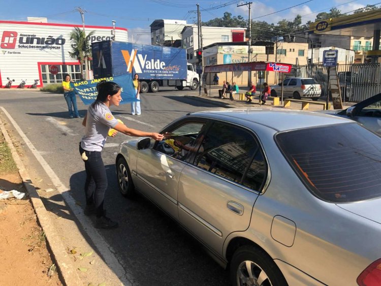 Maio Amarelo: Secretaria de Saúde de Ubá realiza blitz educativa