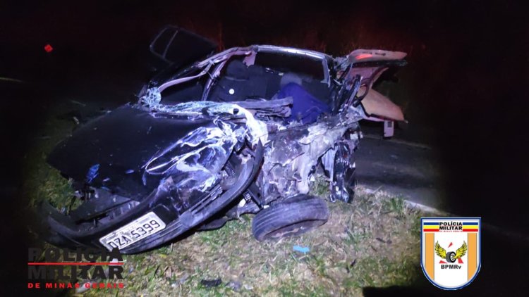 Acidente entre carro e ônibus com vítima fatal na MG-353, km 65, em Coronel Pacheco