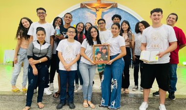 Grupo de Jovens da Paroquia São Jose Operário receberam as relíquias de São Carlo Acutis e Santa Isabel Cristina