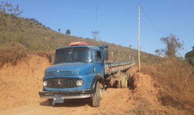 Polícia Militar recupera caminhão roubado em Senador Firmino
