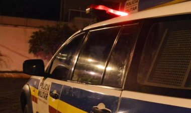 Pânico em agência bancária em Ubá leva homem a quebrar porta de vidro