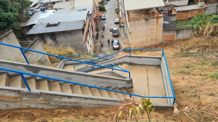 Prefeitura de Ubá constrói escadão ligando os bairros Louriçal e São Sebastião