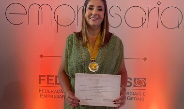 Janise Maria Santana Carvalho recebe o Mérito Empresarial 2023