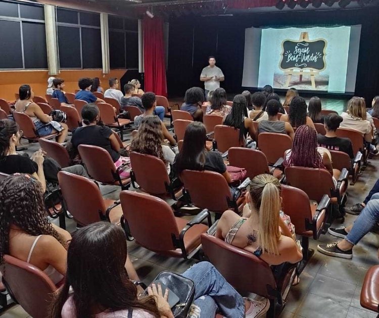 Capacita Jovem realiza aula inaugural do curso preparatório ENEM 2023 em Ubá