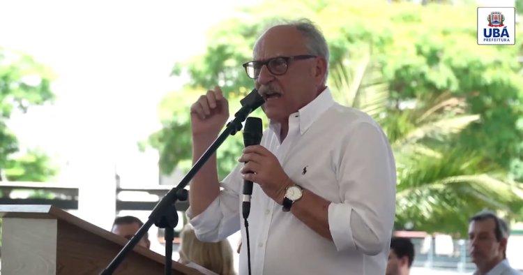 Prefeito de Leopoldina discursa na Inauguração do Centro Administrativo de Ubá