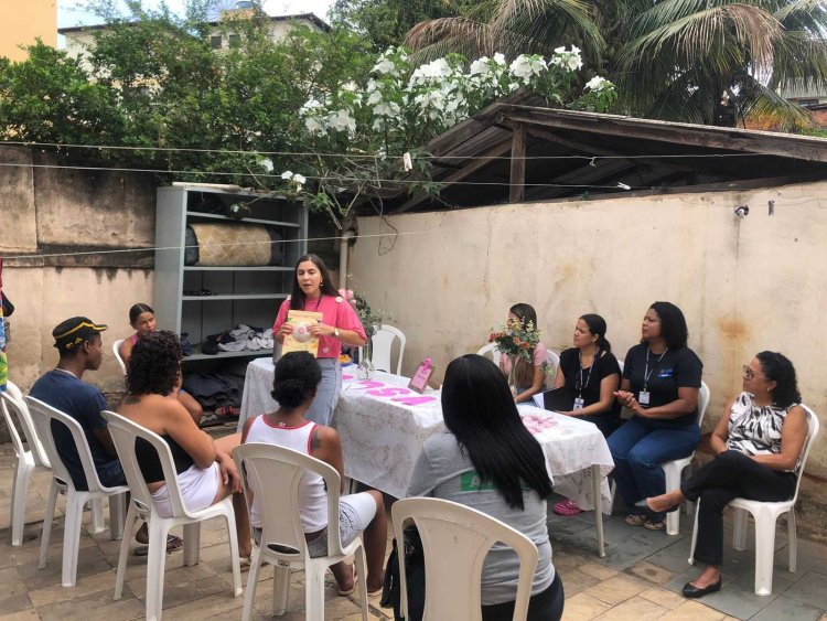 Ubá: Saúde realiza ação no Centro Pop sobre Outubro Rosa
