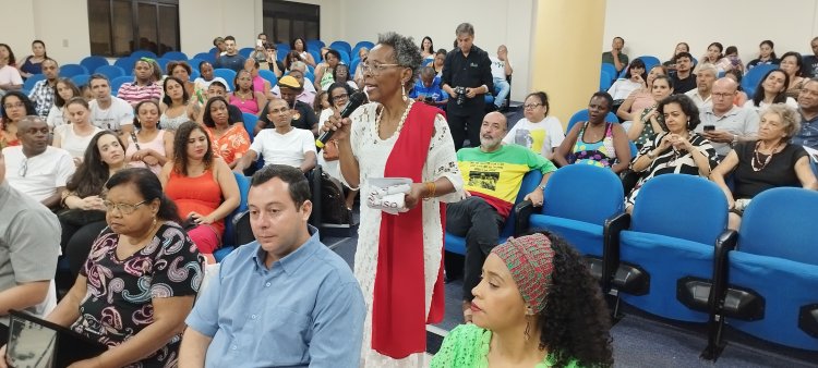 Iêda Leal de Souza participa da solenidade do Dia Municipal da Consciência Negra em Ubá