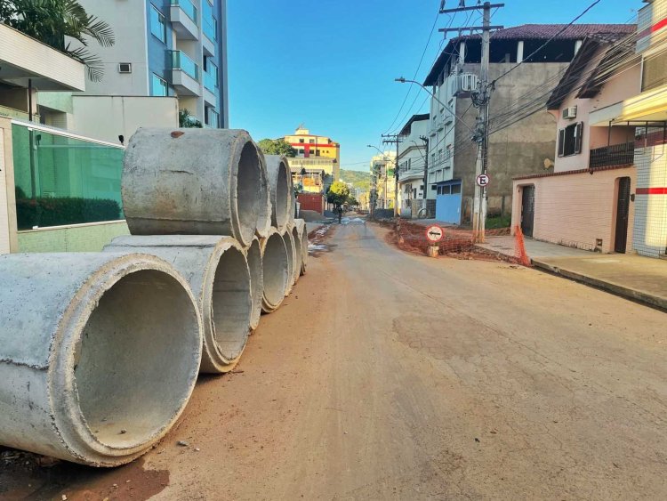 Ubá: Obras na Cel. Júlio Soares avançam com reconstrução da rede de esgoto