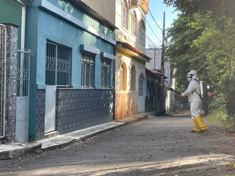 Saúde investe em aplicação de inseticida com bomba costal no combate ao Aedes