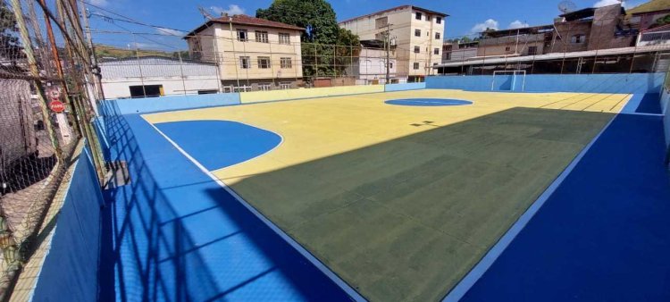 Prefeitura de Ubá revitaliza quadra poliesportiva do bairro Inês Groppo