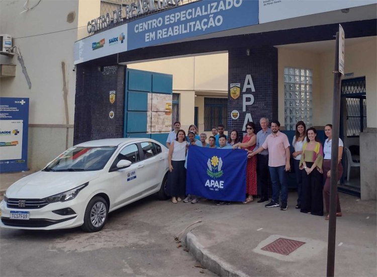 Prefeitura entrega veículo 0km para a APAE Ubá