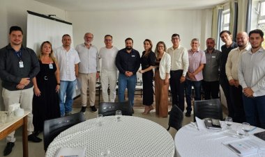 Viçosa: Prefeito Ângelo discute melhorias na saúde em reunião no Hospital São João Batista