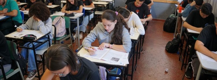 Rede estadual de educação de Minas Gerais é destaque com notas altas nas redações do Enem 2024