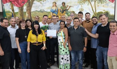 Câmara Municipal de Ubá realiza primeira reunião ordinária de 2025 e homenageia o INTERSIND por doação ao Hospital São Vicente de Paulo
