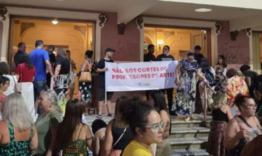 Professores municipais anunciam paralisação no dia 18