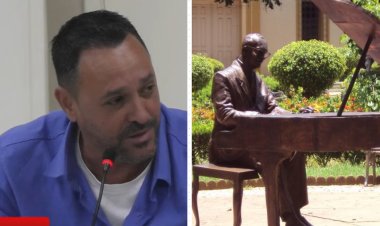 Vereador Lek solicita em Requerimento o retorno da estátua do ilustre compositor ubaense Ary Barroso, com o piano, para a praça São Januário