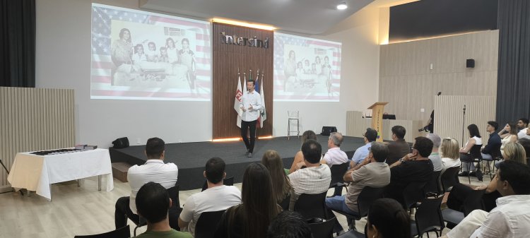 Michel Pires retorna a Ubá para lançamento de livros e inspira plateia com sua história de sucesso