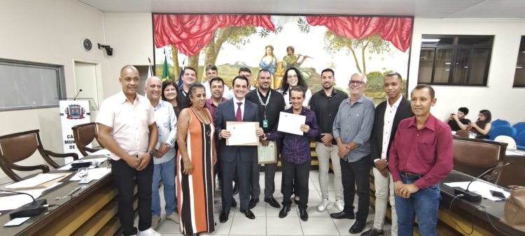 Vereador Gilson Fazolla entrega Moção de Congratulações à UNIFAGOC