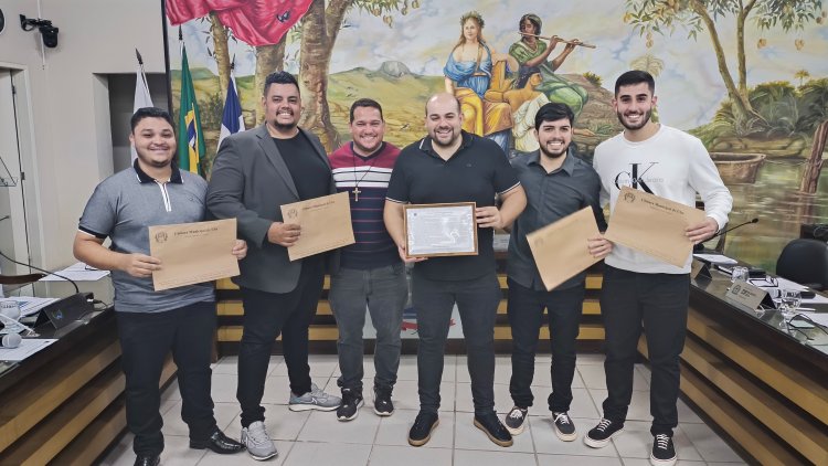 Vereador André Alves entrega moção de aplausos e reconhecimento ao Conselho Tutelar de Ubá