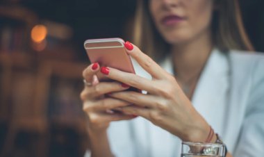 Guia prático elaborado pelo Procon-MG traz dicas de como manter o celular seguro