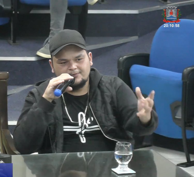 Comerciante Alan Ferraz defende fim do funcionamento dos supermercados aos domingos durante audiência pública na Câmara de Ubá