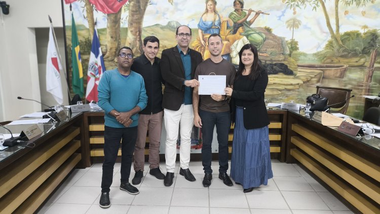 Câmara Municipal de Ubá entrega Moção de Aplausos à UMAADEUR em reconhecimento ao trabalho com jovens e adolescentes