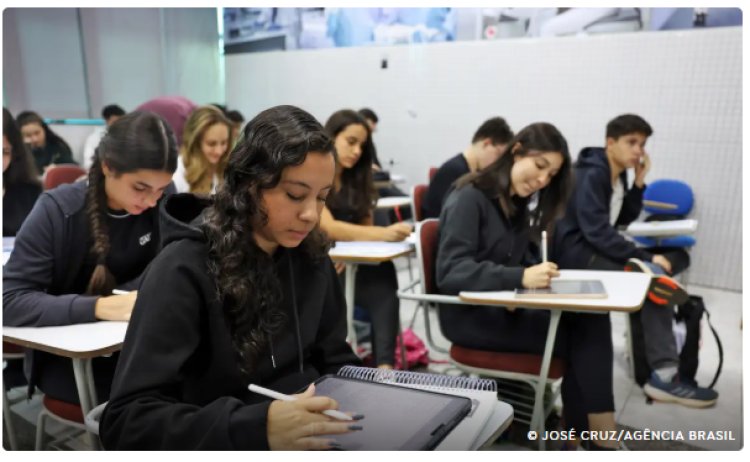 Conheça as regras para a prova de redação do Enem 2025 no domingo