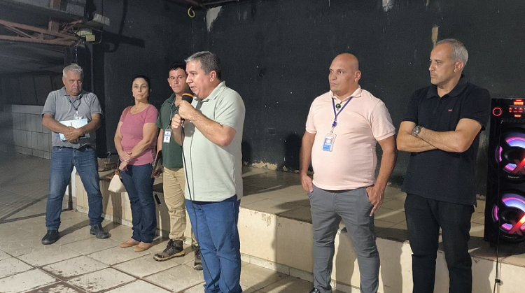 Moradores cobram melhorias na rede elétrica durante reunião com secretário no Córrego Alegre